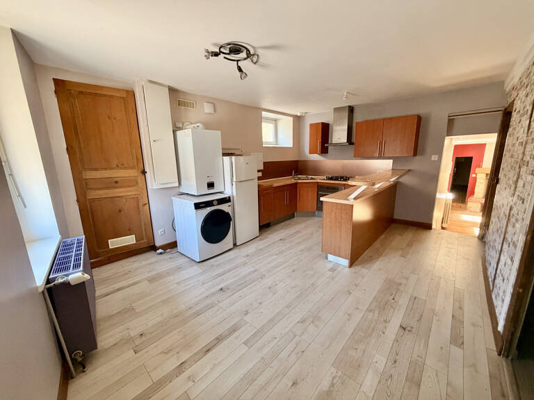 CHATILLON SUR LOIRE - Maison de ville T4 rénovée à louer — photo 1