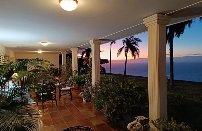 VILLA DE LUXE À LA MONTAGNE – VUE MER EXCEPTIONNELLE — photo 2