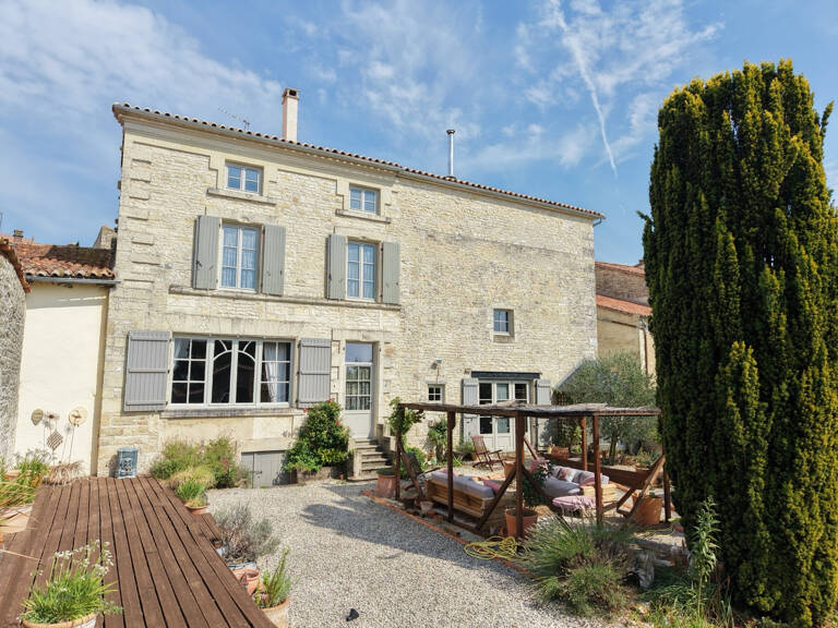 Magnifique propriété de caractère au coeur du village histori — photo 1