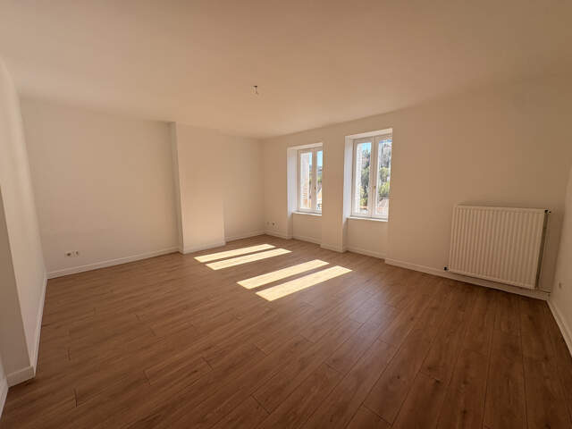 Appartement T3 1er étage avec Garage - TARARE — photo du bien