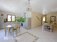 CORBELIN: 5 chambres, piscine, 2288m² de verdure. — photo 4
