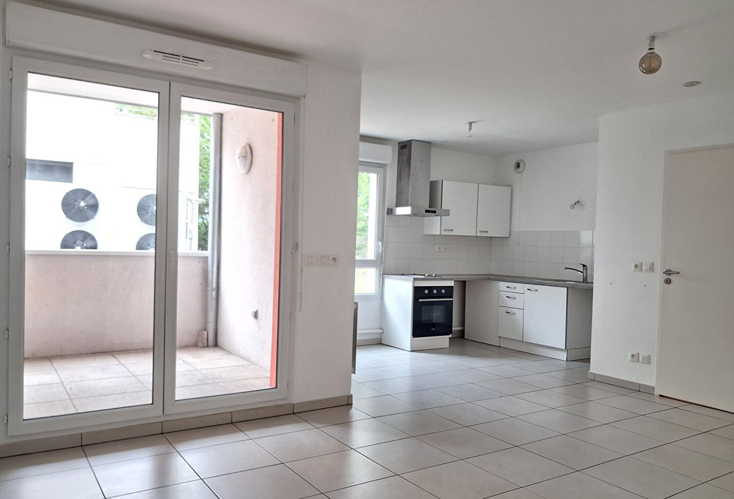 LYON 7 -  JOLI 2 PIÈCES AVEC TERRASSE ET GARAGE. — photo 1
