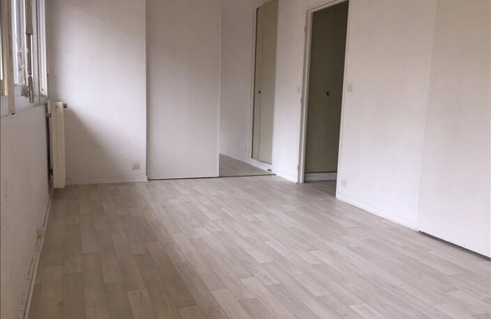 T2 ROUEN - 48 Rue Abée de l'Epée — photo 2