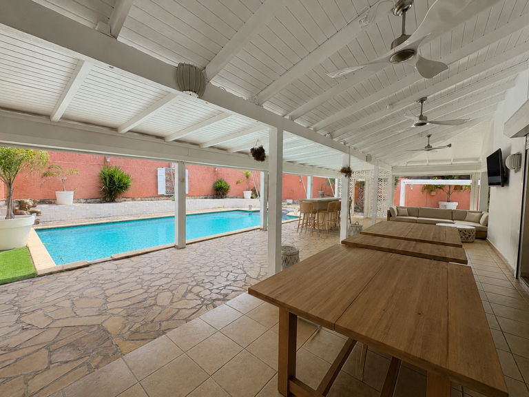 VILLA T5 + APPARTEMENT T2 AVEC PISCINE SECTEUR CONVENANCE — photo 1