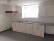 A Lacarre, maison T6 avec garage et jardin. — photo 2
