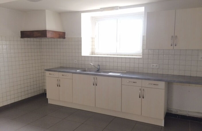 A Lacarre, maison T6 avec garage et jardin. — photo 2