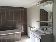 A Lacarre, maison T6 avec garage et jardin. — photo 3