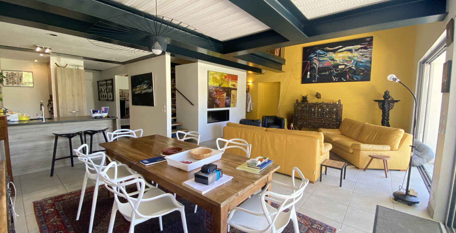 Rénovation d'architecte et vue montagnes dans un cadre reposant — photo 1