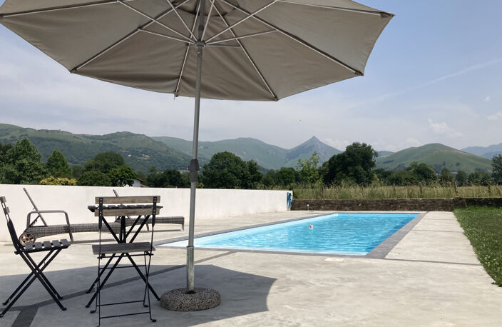 Rénovation d'architecte et vue montagnes dans un cadre reposant — photo 2