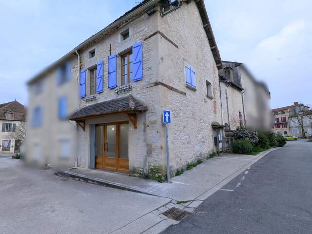 Immeuble rénové avec appartement duplex et local  centre Limogne-en-Quercy — photo du bien