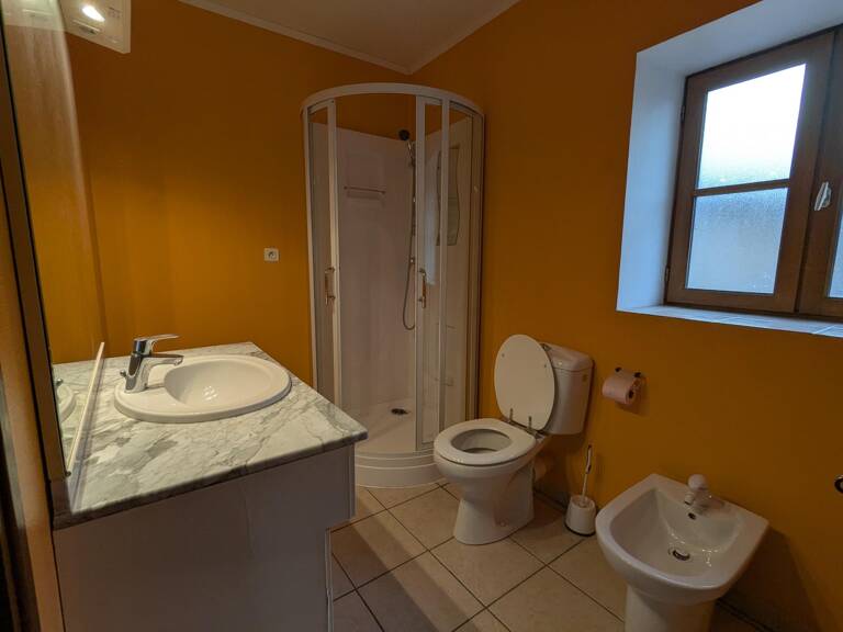 Immeuble rénové avec appartement duplex et local  centre Limogne-en-Quercy — photo 1