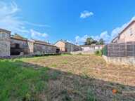 Terrain à bâtir de 828 m², plat et viabilisé, au cœur d'un village de caractère du Gard. — photo 3