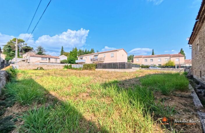 Terrain à bâtir de 828 m², plat et viabilisé, au cœur d'un village de caractère du Gard. — photo 4