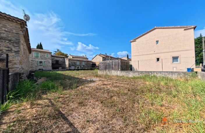 Terrain à bâtir de 828 m², plat et viabilisé, au cœur d'un village de caractère du Gard. — photo 5