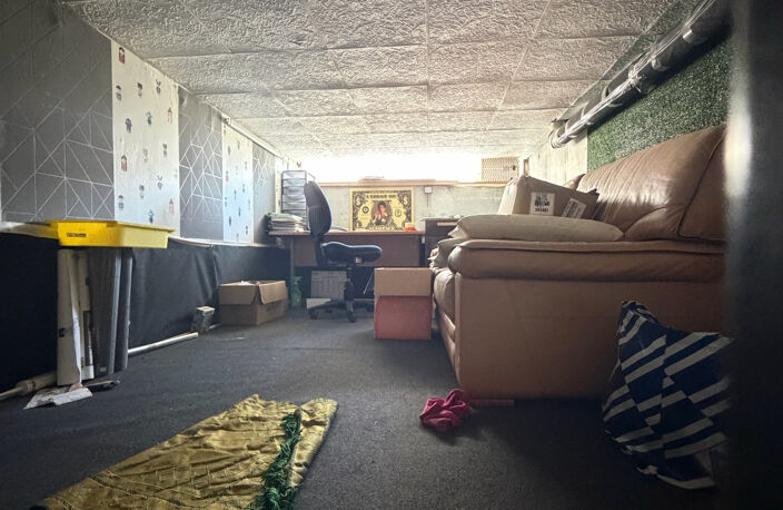 Garage avec lumière et bureau en mezzanine à Montpellier — photo 3