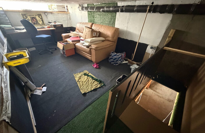 Garage avec lumière et bureau en mezzanine à Montpellier — photo 4