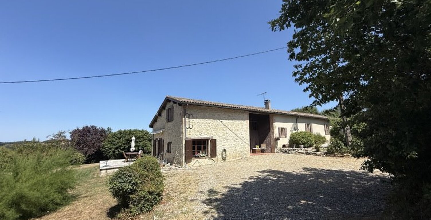 Maison en pierre de 6 pièces principales — photo 1