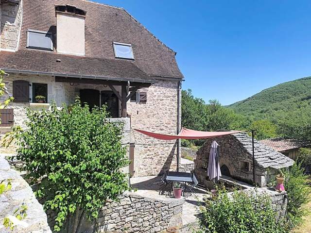 Maison en pierre de 3 pièces principales — photo du bien