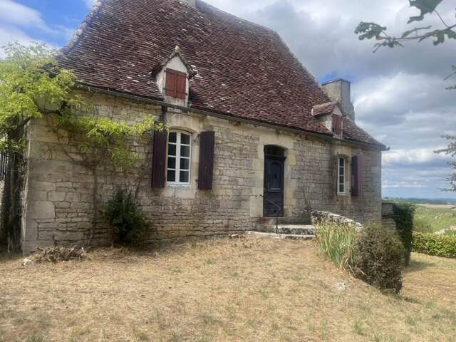 Maison en pierre de 7 pièces principales — photo du bien