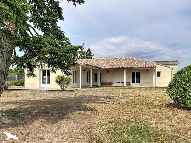 Maison en pierre de 5 pièces principales — photo du bien