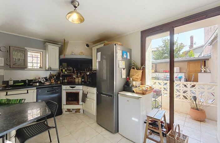Vente maison 4 pièces 106 m² Saint-Genis-Laval (69230) — photo 2