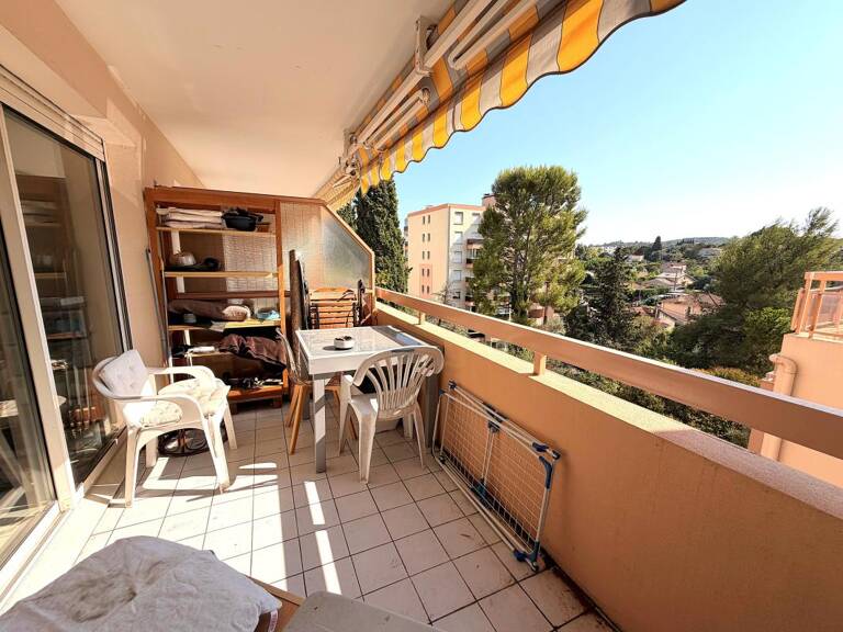 GRAND STUDIO AVEC TERRASSE AU CALME LE CANNET — photo 1