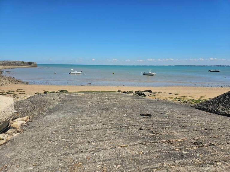 RARE !!! Maison de 230 M² DE SURFACE COMPRENANT UNE MAISON, UN GARAGE POUR BATEAU ET UN STUDIO sur RIVEDOUX PLAGE (17) — photo 1
