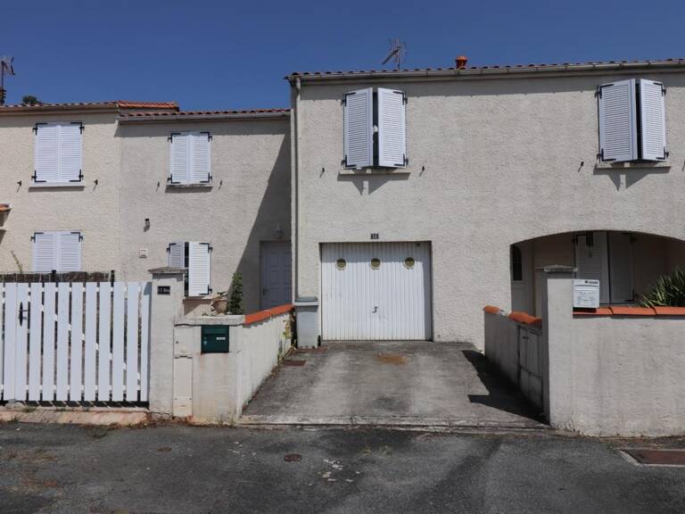 VENTE D'UNE MAISON LOUER EN DEUX APPARTEMENTS ROCHEFORT (17) — photo 1