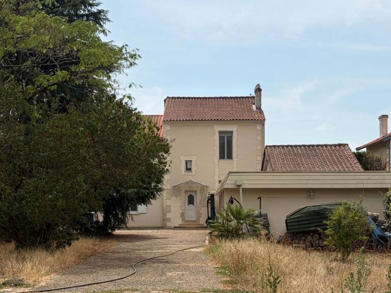 Saint Yrieix. Maison 190 m² sur terrain de 4070 m² — photo 1