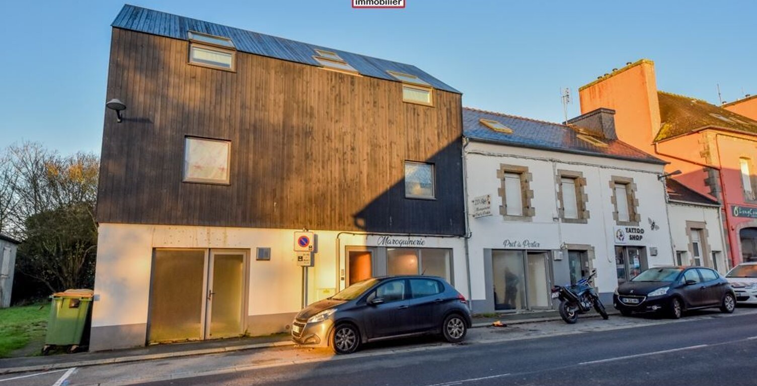 FINISTERE - Plabennec (29860) - A VENDRE - LOCAL COMMERCIAL 54M² AVEC LOCATAIRE EN PLACE - 3 PIECES - BON EMPLACEMENT AU BOURG - PARKING AISE - VITRINE — photo 1