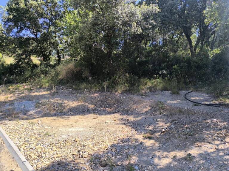 MONDRAGON : parcelle constructible et viabilisée de 550  m² — photo 1