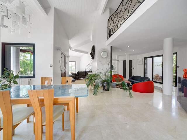 Colomiers Cabirol – Villa d’architecte de 235 m² avec piscine sur 2 000 m² de terrain — photo du bien