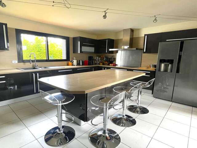 Colomiers Cabirol – Villa d’architecte de 235 m² avec piscine sur 2 000 m² de terrain — photo du bien