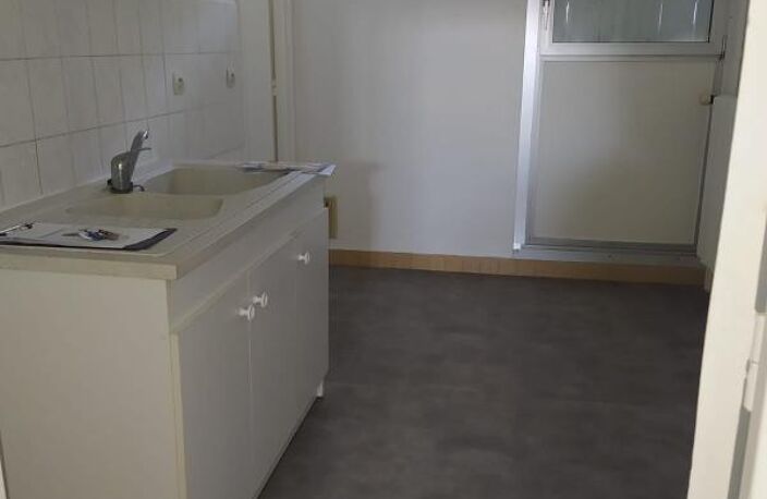 Leasing Appartement 3  pièces 63 m² Le Blanc — photo 3