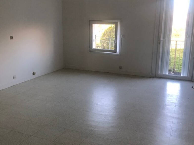 Leasing Appartement Studio 38 m² Prissac — photo 1