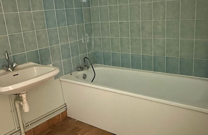 Leasing Appartement Studio 38 m² Prissac — photo 3