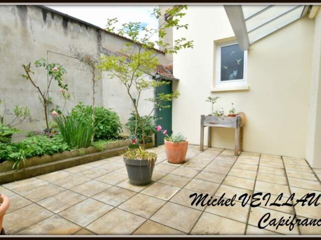 Maison à vendre 4 pièces MOULINS (03), garage, 2 chambres, patio — photo du bien