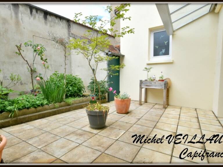 Maison à vendre 4 pièces MOULINS (03), garage, 2 chambres, patio — photo 1
