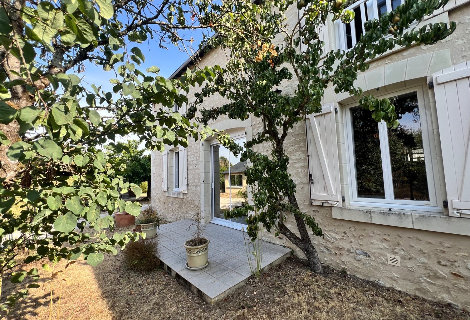 Longére 182 m² – Studio indépendant 31m² – Garage de 117 m² – Terrain clos de 2 235 m² — photo 1