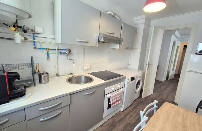 Achat Appartement T3 Grenoble – 3 Pièces de 48m² Traversant Est-Sud avec Séjour Lumineux, Cuisine moderne équipée et meublée & Cave — photo 2