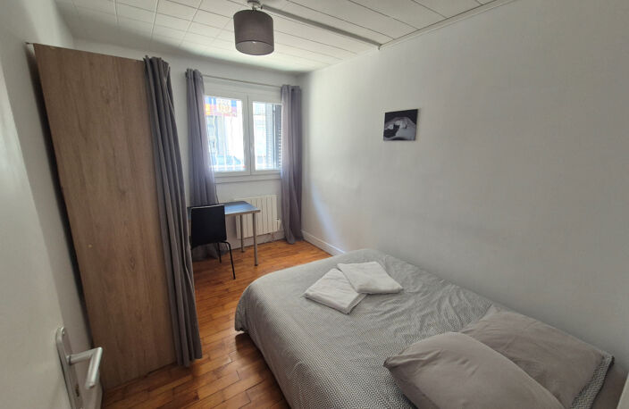 Achat Appartement T3 Grenoble – 3 Pièces de 48m² Traversant Est-Sud avec Séjour Lumineux, Cuisine moderne équipée et meublée & Cave — photo 3