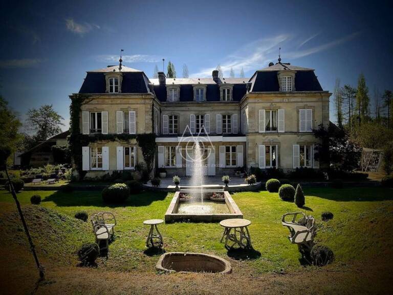 Beau château du XVIIIe siècle avec dépendances, incluant une salle de réception, situé dans l'Orne — photo 1
