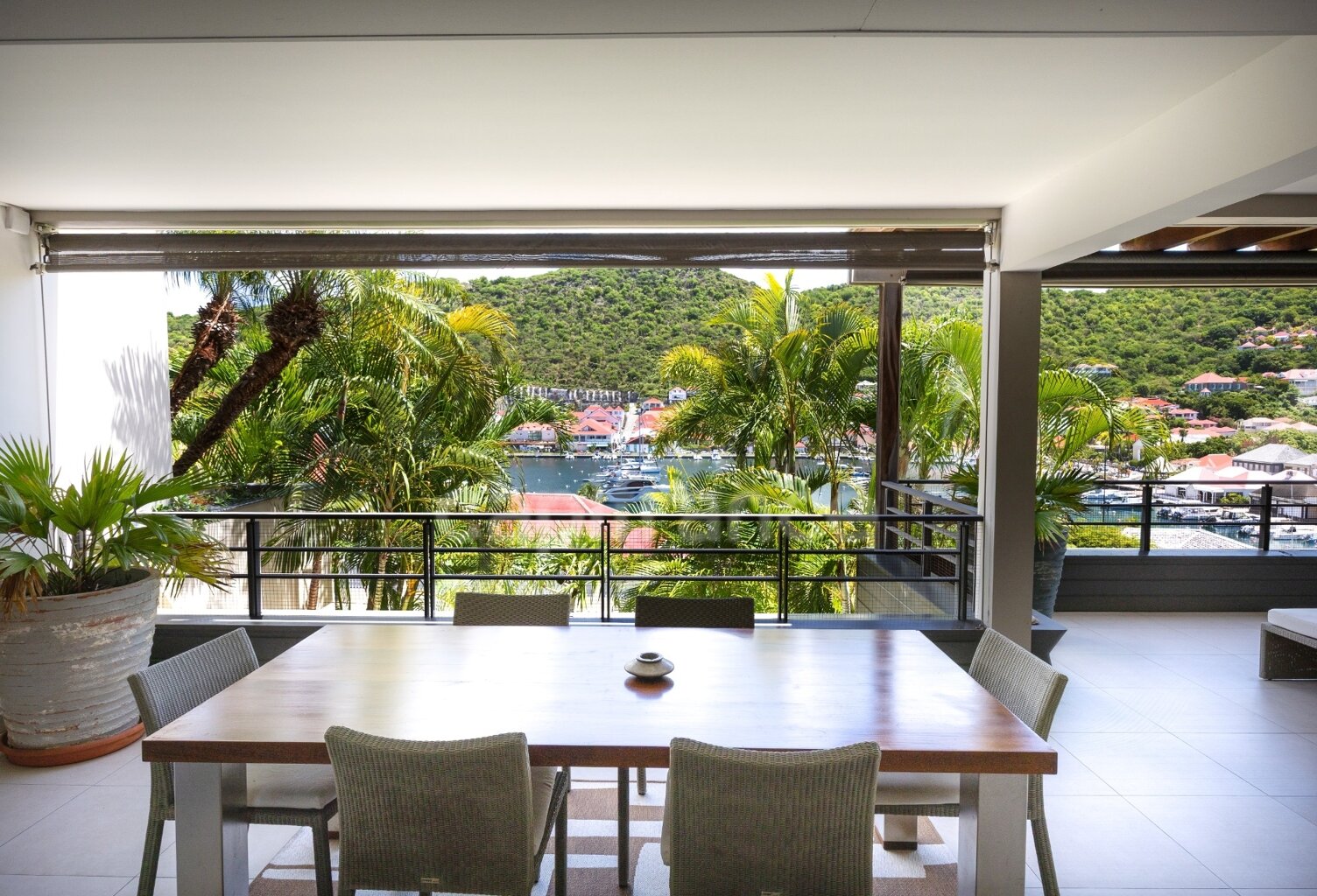 APPARTEMENT D'EXCEPTION À VENDRE À GUSTAVIA AVEC VUE SUR L'ICONIQUE PORT DE SAINT-BARTHÉLEMY (97133) — photo 1