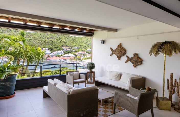 APPARTEMENT D'EXCEPTION À VENDRE À GUSTAVIA AVEC VUE SUR L'ICONIQUE PORT DE SAINT-BARTHÉLEMY (97133) — photo 3