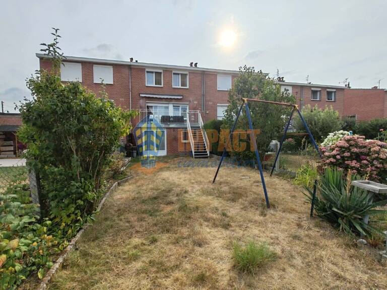 Maison bel étage avec 3 chambres, grand garage, 2 places de parking et beau jardin — photo 1