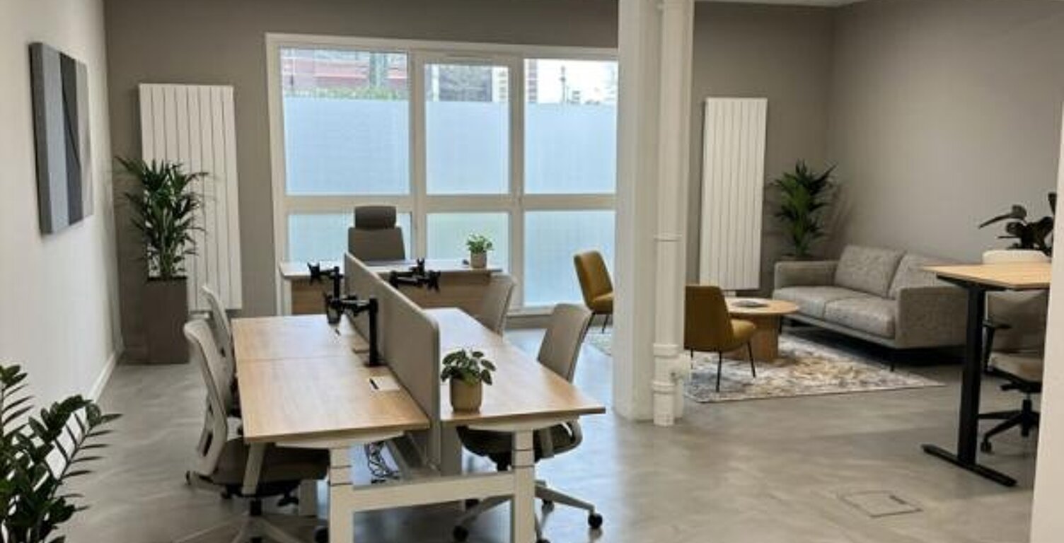 À vendre ? Local commercial de 56,36 m² à Bron (69) — photo 1