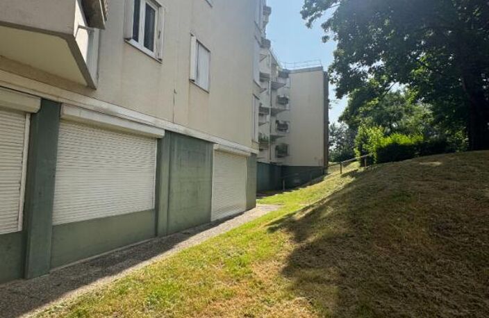 À vendre ? Local commercial de 56,36 m² à Bron (69) — photo 3