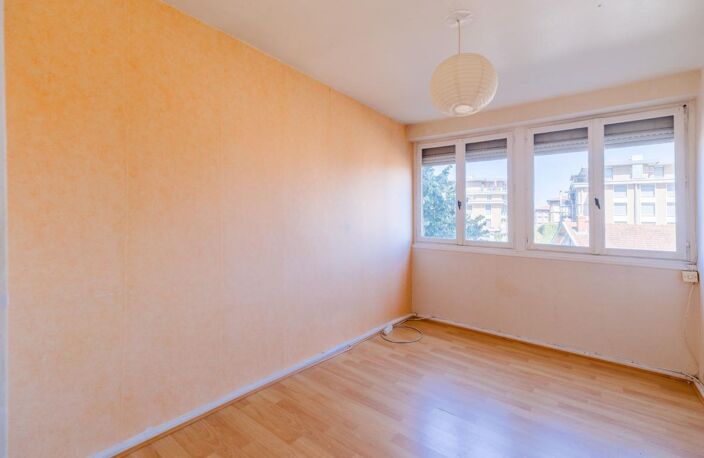 Villeurbanne - T3 Traversant - Balcon et Parking — photo 4