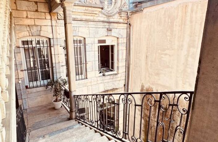 BESANCON BOUCLE, PROCHE  DE LA PLACE ST PIERRE, APPARTEMENT DE TYPE 6 DE 145 m2 — photo 2