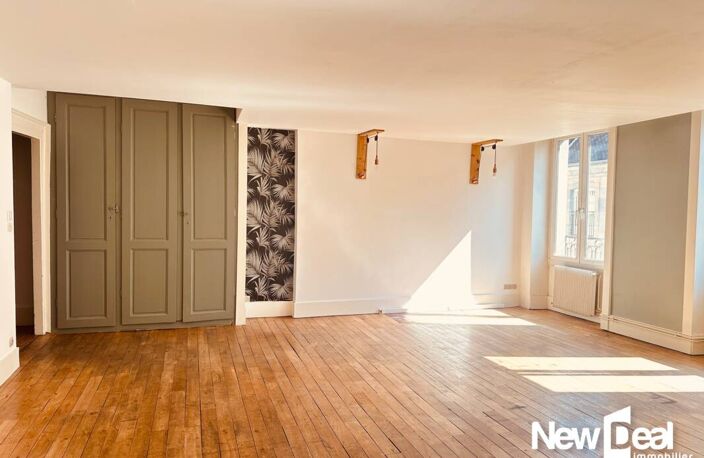 BESANCON BOUCLE, PROCHE  DE LA PLACE ST PIERRE, APPARTEMENT DE TYPE 6 DE 145 m2 — photo 5